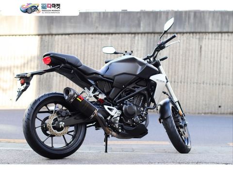 혼다 CB 300 R 2018년식 CB300R 혼다 2018년식 10668KM ABS모델 정품 아크라구변 깔끔한매물 판매합니다