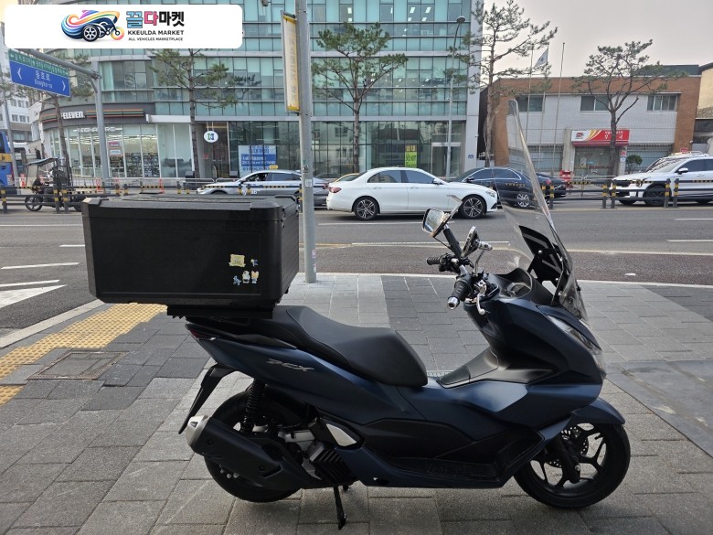 혼다 PCX 125 ABS 2024년식 티바이크 2024년 최상급 컨디션 혼다 더뉴PCX125 ABS 블루 컬러 판매합니다. -카드-대차-할부-