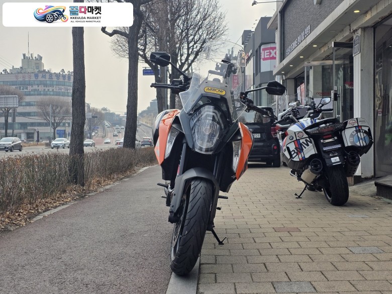 KTM 1290 슈퍼 듀크 GT 2017년식 [수원동문모터스] 깔끔하고 상태최상 슈퍼듀크 1290GT 차량 판매합니다.