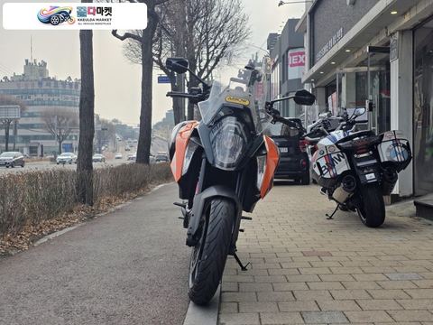KTM 1290 슈퍼 듀크 GT 2017년식 [수원동문모터스] 깔끔하고 상태최상 슈퍼듀크 1290GT 차량 판매합니다.