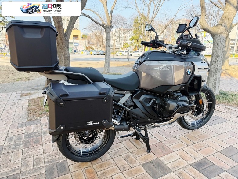 BMW R 1300 GS 어드벤쳐 2025년식 BMW R1300GS ADV 트리플블랙 수동 풀옵션 2025년 4월등록 신차 판매합니다.