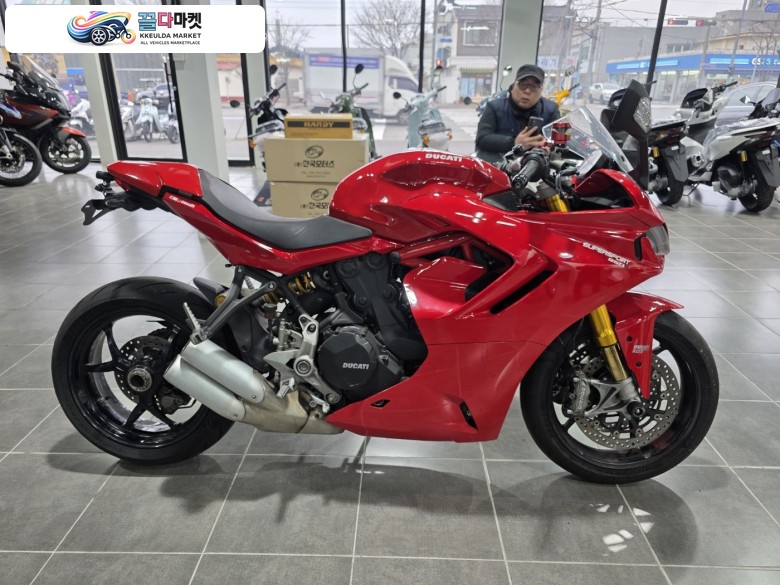 두카티 슈퍼스포츠 950 S 2023년식 두카티 슈퍼스포츠 950s