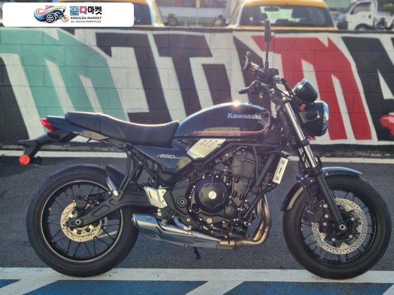 가와사키 Z 650 RS ABS 2023년식 모토몰 - 전국최대 종합바이크 쇼핑몰 / 2023년식 Z 650 RS ABS 블랙 당일출고. 12~36개월 신용카드 무이자 할부가능. 제1금융권 저금리 현금할부 /