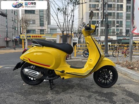 베스파 스프린트 125 ABS 2021년식 2021년식 베스파 스프린트S125 ABS (상태 최상)