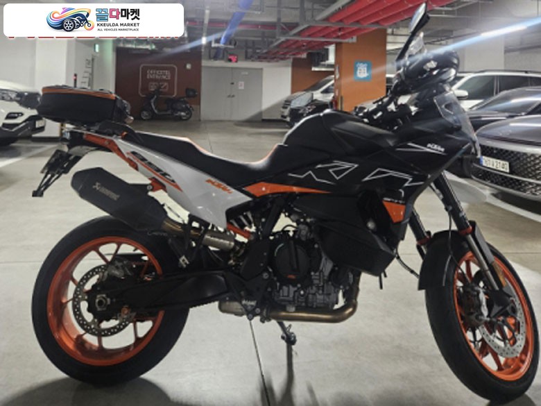 KTM 890 SMT 2024년식 신차급 890SMT 판매합니다. 25년 9월 등록