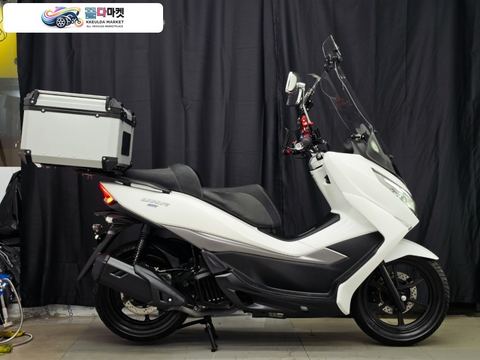 DNA모터스/대림 UHR 125 2023년식 UHR125 DNA모터스 7918KM 1인신조 무사고 특옵션 판매합니다