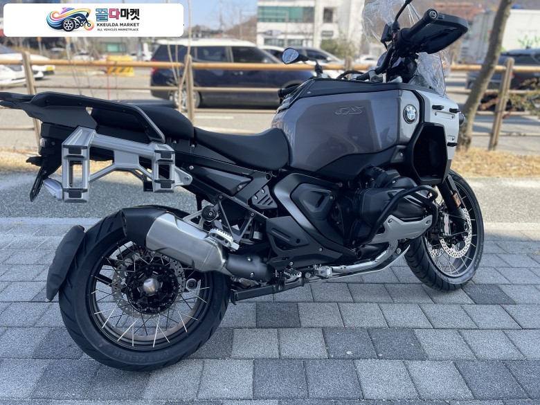 BMW R 1300 GS 어드벤쳐 2026년식 BMW R1300GS ADV 2026년식 신차급 차량 판매합니다.