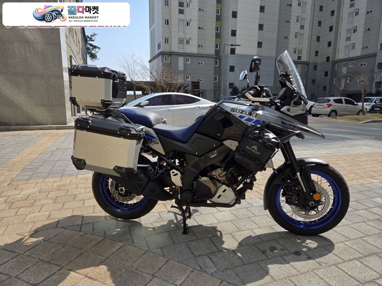 스즈끼 브이 스트롬 1050 XT 2022년식 아빠부리 판매(블루) 로부 삼박스