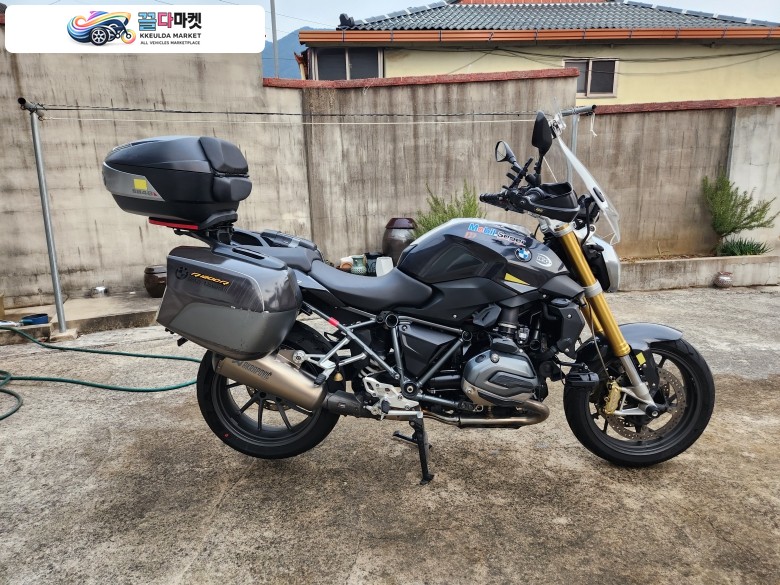 BMW R 1200 R 2015년식 주기적 점검관리로 상태가 양호합니다.