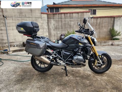 BMW R 1200 R 2015년식 주기적 점검관리로 상태가 양호합니다.