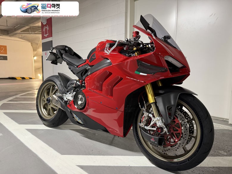 두카티 파니갈레 V4 S 2019년식 파니갈레 V4S 골드번호 구변완료 차량 판매합니다. 8000KM