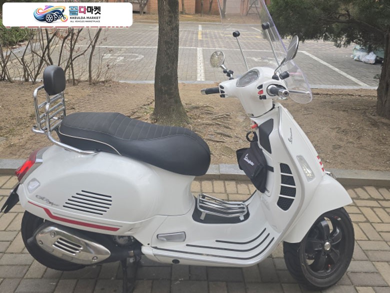 베스파 GTS 300 슈퍼스포츠 2022년식 주행거리 짧은 흰색 베스파 300super sports