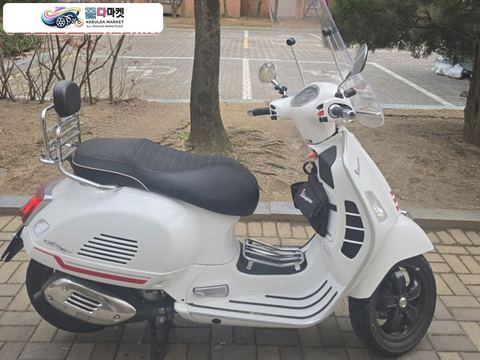 베스파 GTS 300 슈퍼스포츠 2022년식 주행거리 짧은 흰색 베스파 300super sports