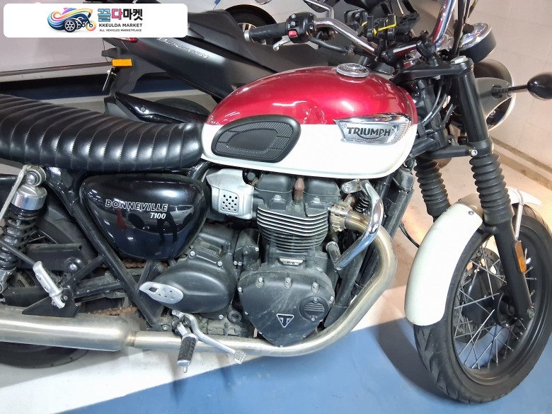 트라이엄프 본네빌 T100 2022년식 급처합니다.  본네빌 T100