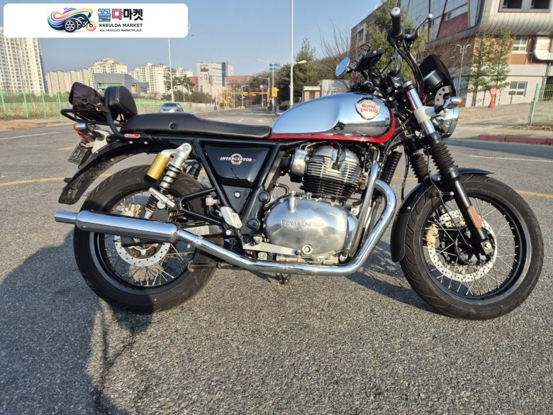 로얄엔필드 인터셉터 650 2022년식 타고다닐만한 인터셉터 650판매합니다.