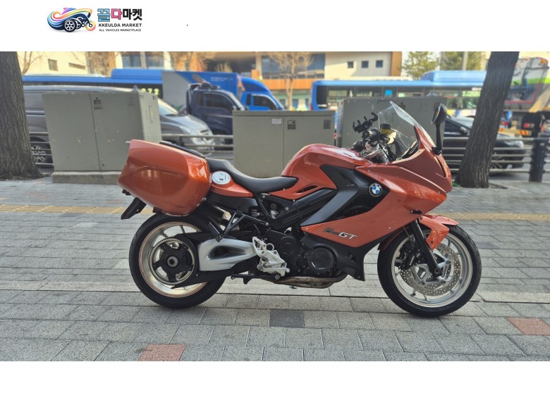 BMW F 800 GT 2013년식 년식이 무색할정도로 외관상태및 엔진상태 훌륭한 컨디션 유지하고 있는 적산거리 15,795KM 운행한 2013년식 BMW F800GT 판매합니다.