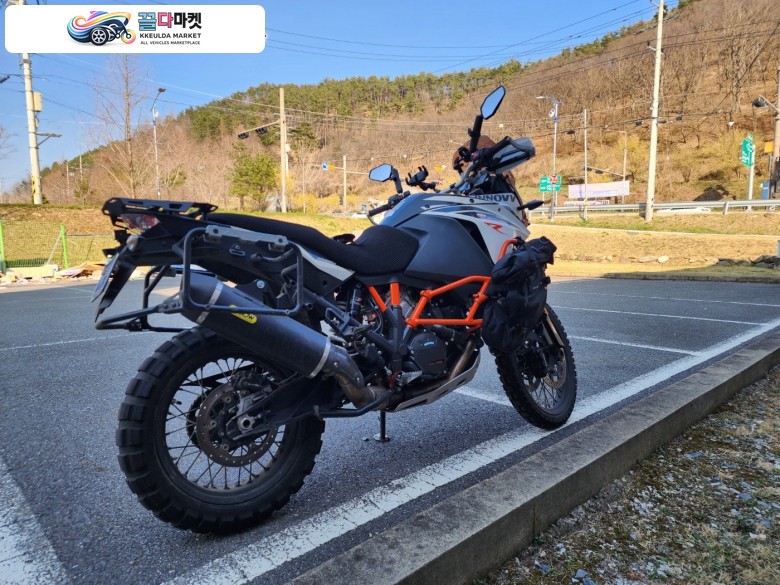 KTM 1090 어드벤쳐 2019년식 깔끔한 빅 듀얼 KTM 1090R 판매합니다.