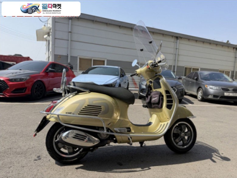 베스파 GTS 300 75주년 스페셜에디션 2022년식 베스파 GTS300 75 주년 스페셜에디션 판매