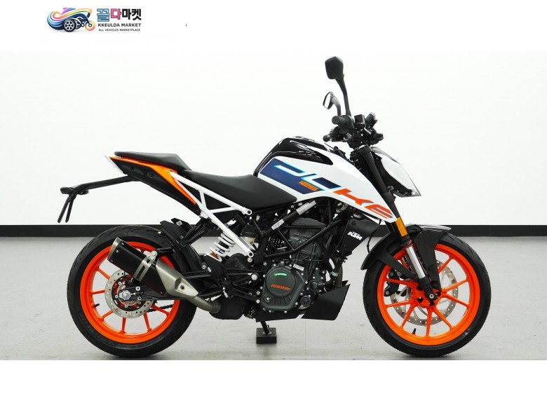 KTM 125 듀크 2023년식 아시아 최대규모 ㅡ파쏘매매단지ㅡ 오토바이매입 판매 위탁매매합니다.