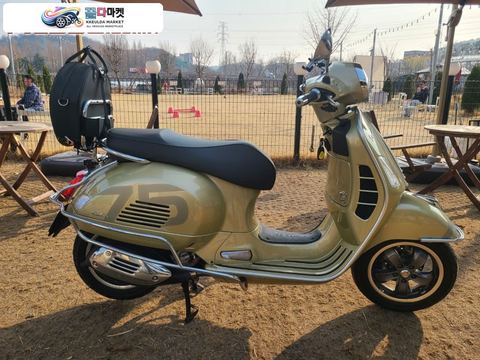 베스파 GTS 300 75주년 스페셜에디션 2022년식 75주년 스페셜에디션 짧은 키로수 좋은 옵션 베스파 GTS300