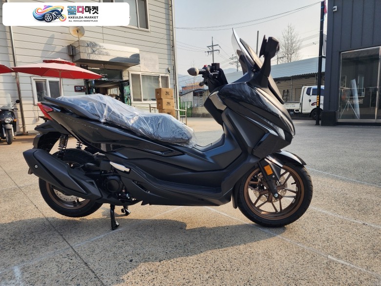 혼다 포르자 350 2026년식 [신차]HONDA 혼다 2026 포르자 350(FORZA) 스타일리시한 외관에 라이더를 배려한