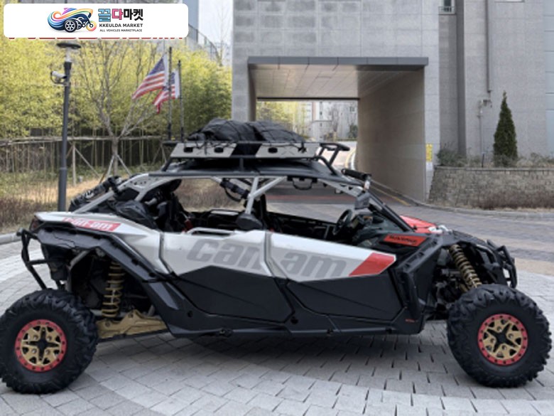캔암 메버릭 X3 X RS 2021년식 캔암 메버릭 X3 터보 4인승 2000km 풀튜닝 신차 급 차량 판매 합니다.