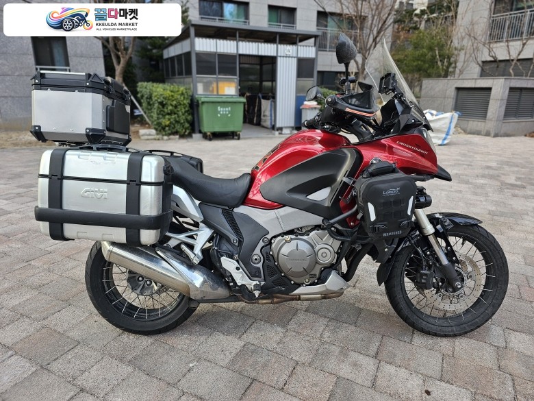 혼다 VFR 1200 XC 2012년식 (개인) 관리 잘 된 바이크 3박스 ABS TCS 전자장비 이상무 샤프트방식