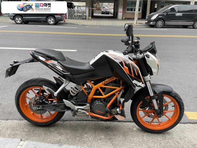 KTM 390 듀크 2013년식 듀크 390 ABS 모델 팝니다 짧은 키로수