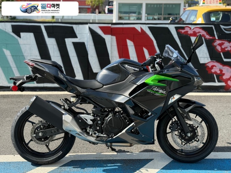 가와사키 닌자 500 R 2025년식 모토몰 - 종합바이크 쇼핑몰 / 2025년식 가와사키 닌자 500 블랙 현금할인 or 36개월 카두 무이자 / 현금할부 및 신용카드할부 /