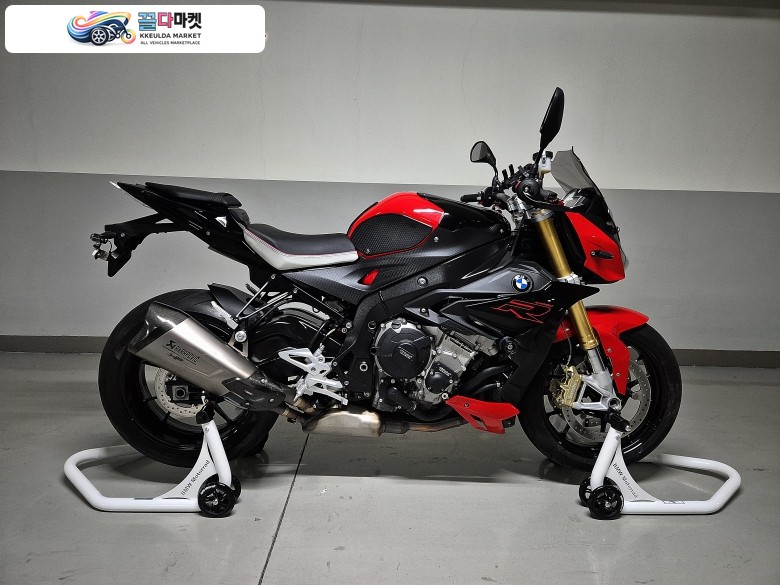 BMW S 1000 R 2018년식 짧은키로수 신차급 S1000R 판매합니다.