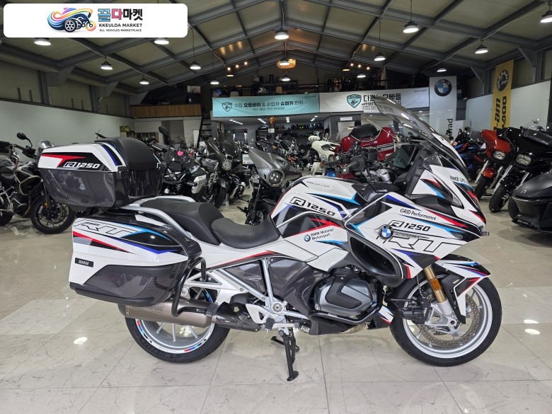 BMW R 1250 RT 2023년식 사고 내역 때문에 저렴하게 정리 합니다. 모든 부품 신품 교체 , 주행테스트후 판매진행 하겠습니다
