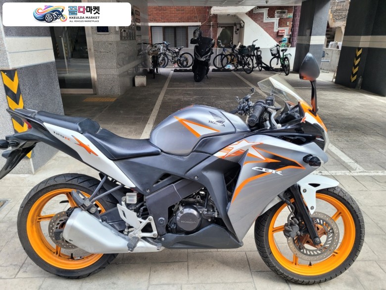 혼다 CBR 125 R 2012년식 혼다 시비알 CBR 125 바이크 판매합니다