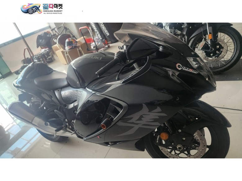 스즈끼 하야부사 2023년식 스즈키 gsx-1300r~~2023년식 저렴하게 판매합니다
