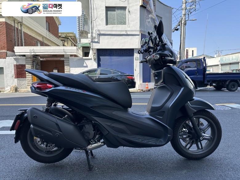 피아지오 비버리 400 S 2023년식 피아지오 비버리 400s 매트블랙