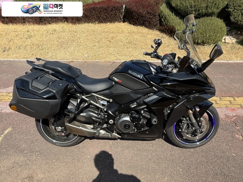 스즈끼 GSX S 1000 GT 2022년식 스즈키 s1000gt 2022년식 2.7만키로 판매합니다