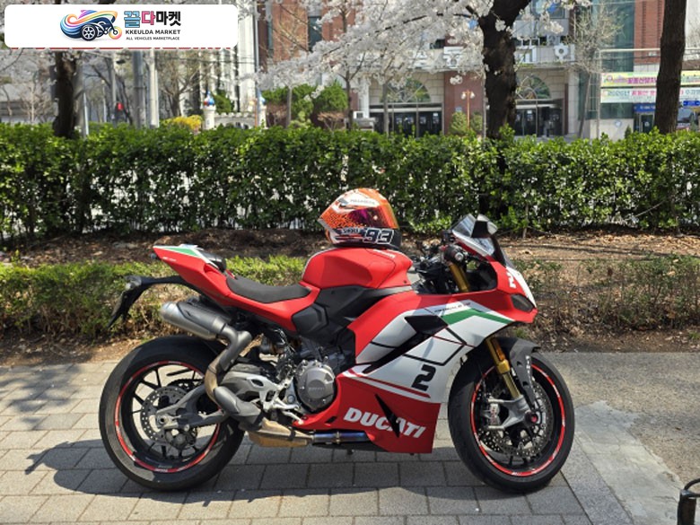 두카티 파니갈레 V2 S 2025년식 두카티 파니갈레 신형 V2S 급매