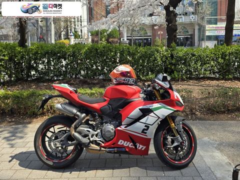 두카티 파니갈레 V2 S 2025년식 두카티 파니갈레 신형 V2S 급매