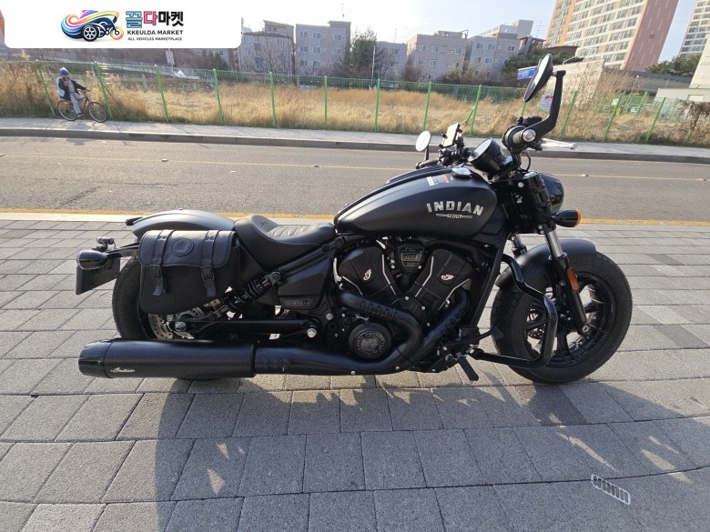 인디안모터사이클 스카우트 바버 리미티드 2025년식 인디언 스카우트바버 리미티드 25년식 5576km 팝니다.