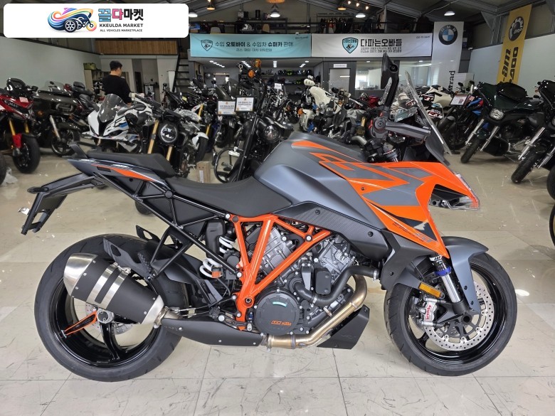 KTM 1290 슈퍼 듀크 GT 2022년식 KTM 신차도 다파는 오빠들!! 모든 신차 구매 문의 주세요 TAX100% , VAT100%