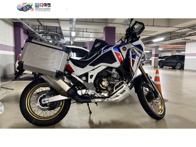 혼다 아프리카 트윈 CRF 1100 L 어드벤쳐 스포츠 ES DCT 2021년식 혼다 아프리카트윈 DCT ES 21년형 팝니다.