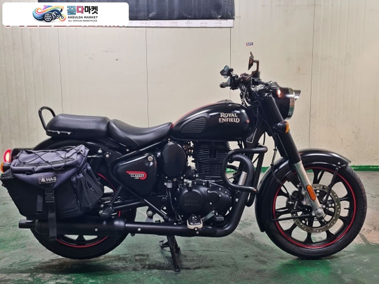 로얄엔필드 클래식 350 2023년식 로얄엔필드 클래식350/2023년식/5천KM/짧은주행거리/A급판매합니다.
