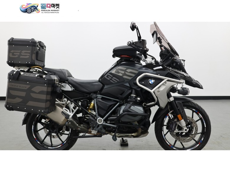 BMW R 1250 GS 2022년식 [ 매버릭바이크 ] / 풀옵션, 아크라포빅 머플러 장착된 BMW R1250GS 판매합니다.