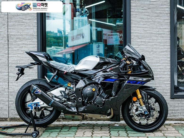 야마하 YZF R1 M 2024년식 R1M 마지막 신차에 파츠 할인까지, 마지막 기회 놓치지 마세요!