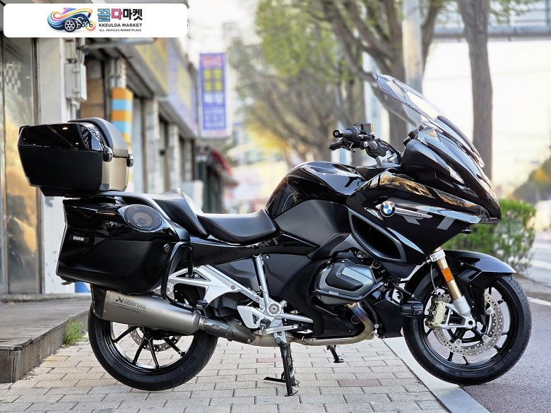 BMW R 1250 RT 2022년식 [수원동문모터스] 아쉬운 순정오디오, 포칼로 해결한 1250RT 깔끔 블랙매물 판매합니다.