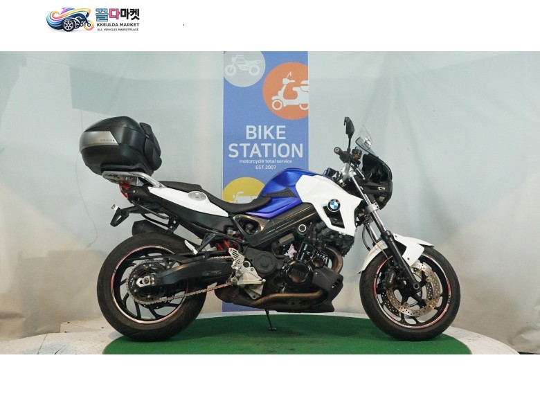 BMW F 800 R 2012년식 [바이크스테이션]●사용검사가능●★가격할인★ 409만원→359만원 점검완료 상태양호 F포크오버홀완료 연료펌프모터교체 연료펌프레벨센서수리 정품키1개 탑박스키1개 미브머플러구변완료 샤드48L탑박스 윈드스크린 보조스크린 프레임슬라이더 니그립패드