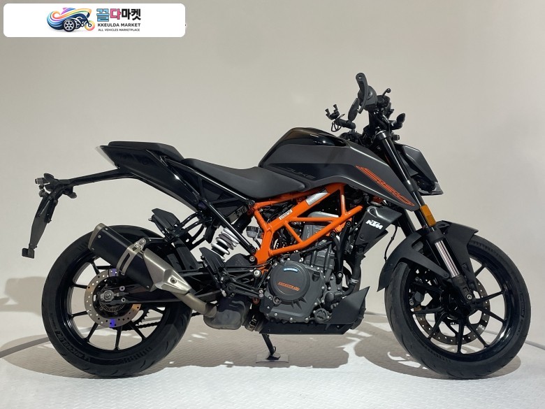 KTM 390 듀크 2023년식 [바이크스테이션] ●사용검사가능● 1인차주 실주행거리10,370KM 소모품잔량다수 정품키2개 지넷2CH블랙박스 램마운트거치대 바엔드미러 빅싱글단기통 쿼터급네이키드강추!!