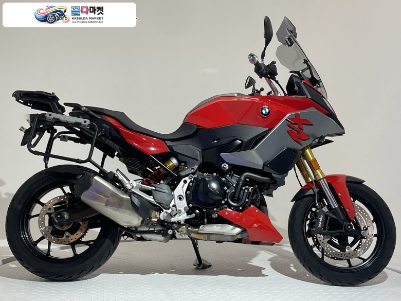 BMW F 900 XR 2020년식 [바이크스테이션] ●사용검사가능● ★가격할인★ 949만원→909만원 1인차주 실주행거리2,600KM 소모품잔량다수 신품배터리교체 WRS롱스크린 리조마포크,스윙암슬라이더 GIVI사이드,리어브라켓 USB충전포트2구 쿼드락거치대 계기판가드 고중량핸들발란스
