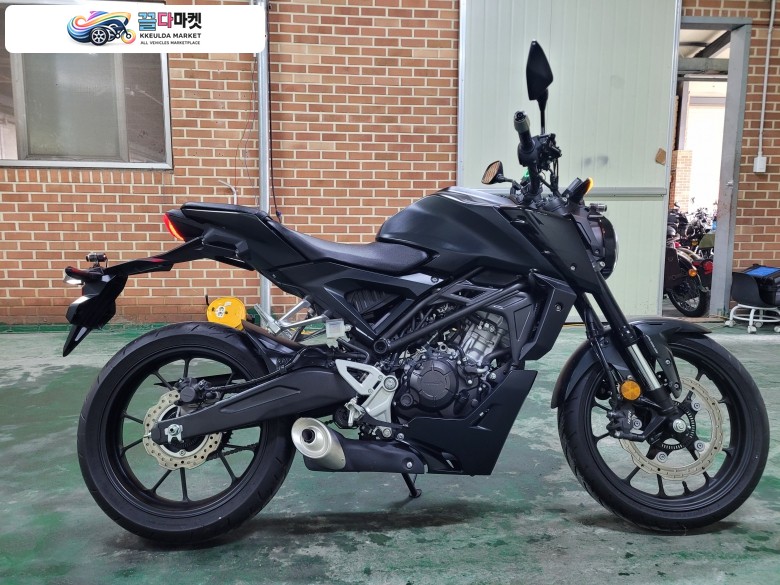 혼다 CB 125 R 2023년식 혼다 CB125R 23년 2천km 1인신조 블박,거치대 상태굿 24시문의