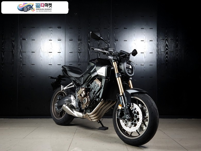 혼다 CB 650 R E 클러치 2025년식 [혼다 공식모델] CB650R ABS E-클러치 - 정품 지넷 MVR M1 2채널 블랙박스 장착 - 무사고 관리잘된 깔끔한 중고매물 - 정직한 매입과 최고가 대차를 도와드립니다
