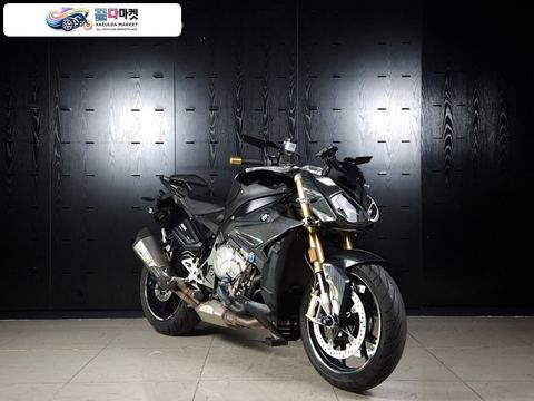 BMW S 1000 R 2019년식 [BMW 공식모델] S1000R ABS PRO 스포츠 네이키드 - 순정 아크라포빅 슬립온 배기 탑재 - 무사고 관리잘된 깔끔한 홈서비스 중고매물 - 정직한 최고가 대차 및 매입을 도와드립니다